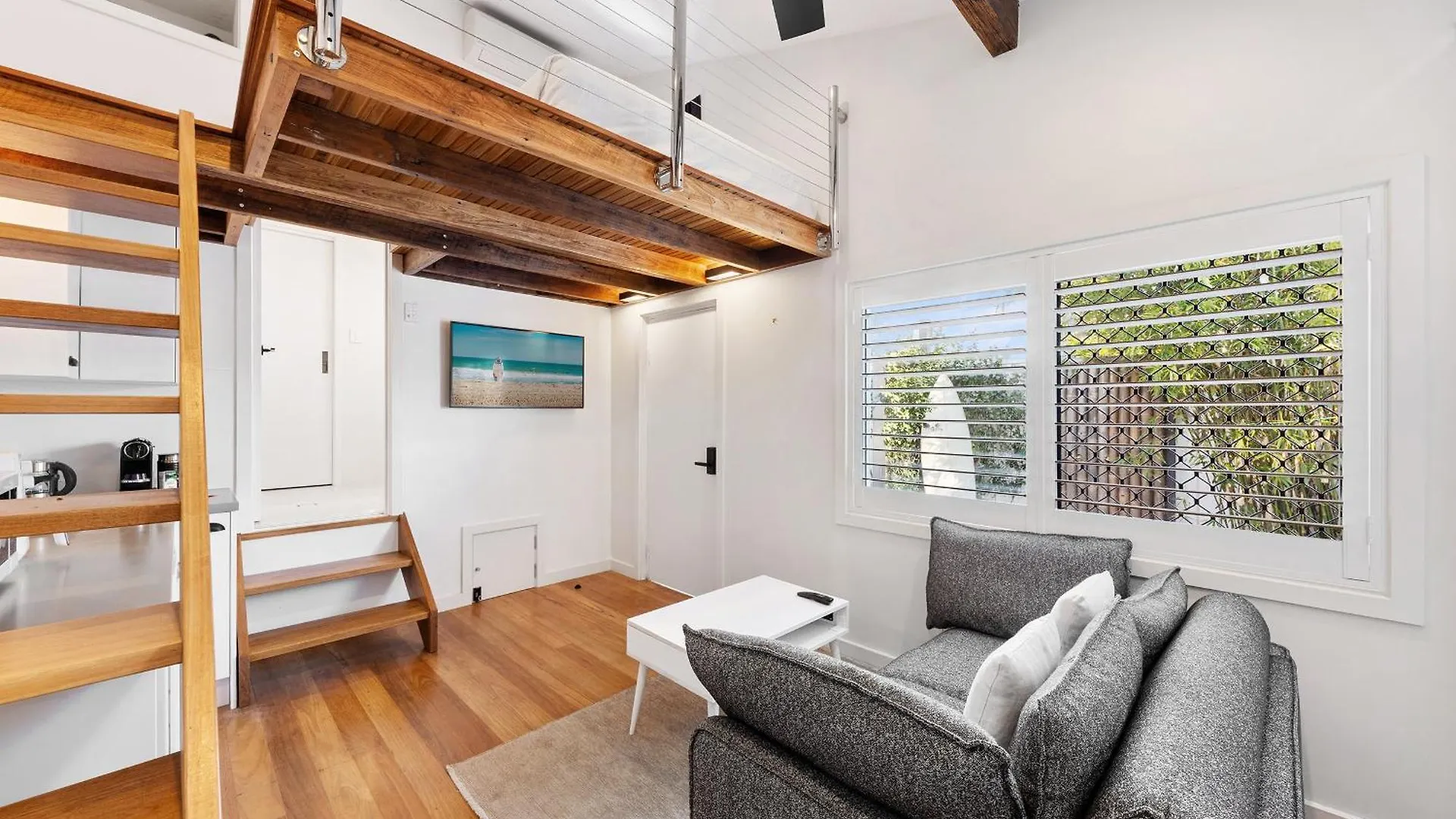 Cosy Loft Apartment In Mermaid Walk To Beach Gold Coast Australia