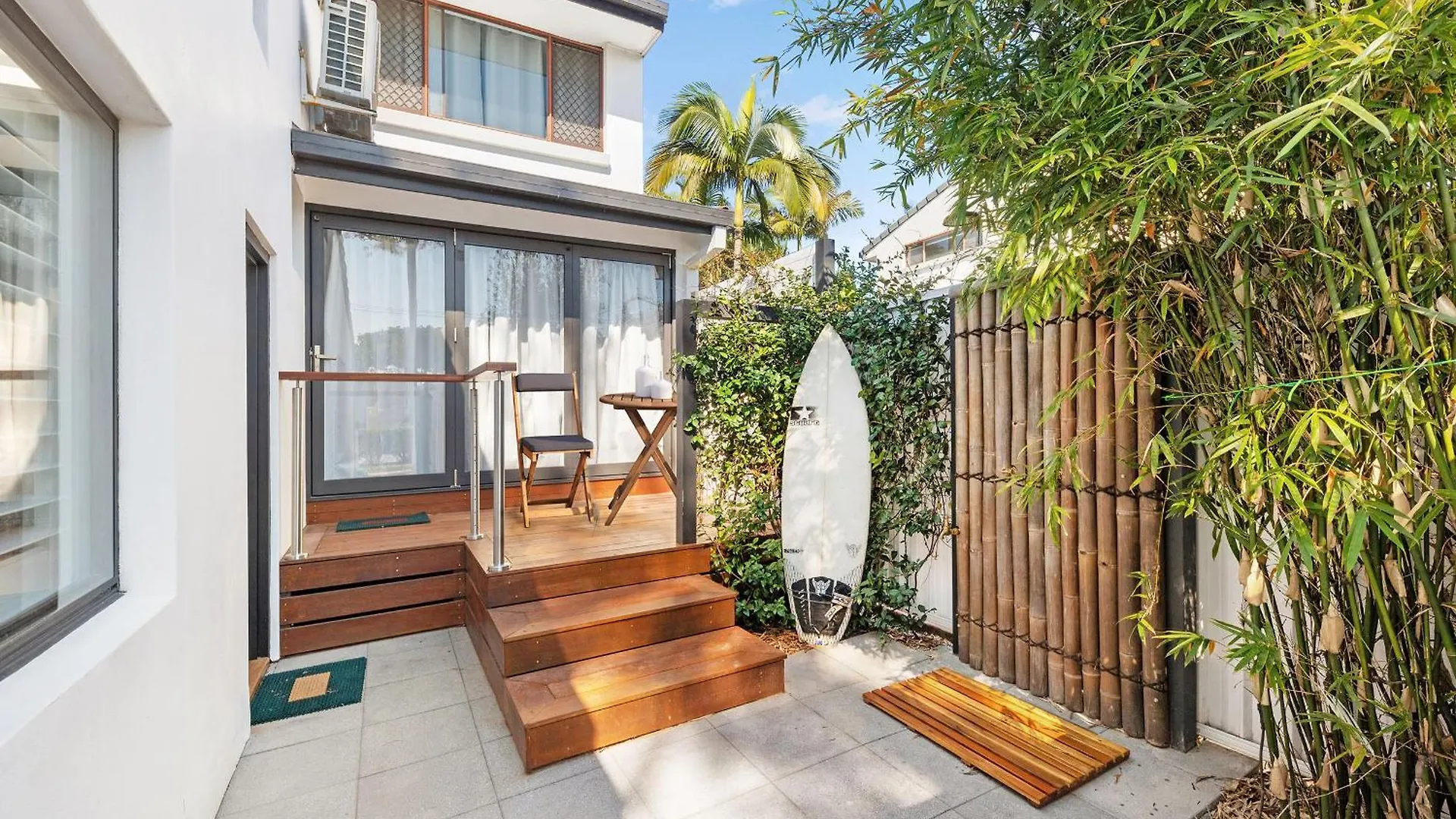 Cosy Loft Apartment In Mermaid Walk To Beach Gold Coast 0*,  Australia